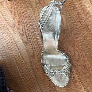 Gucci Gold Heels Luxurious Design